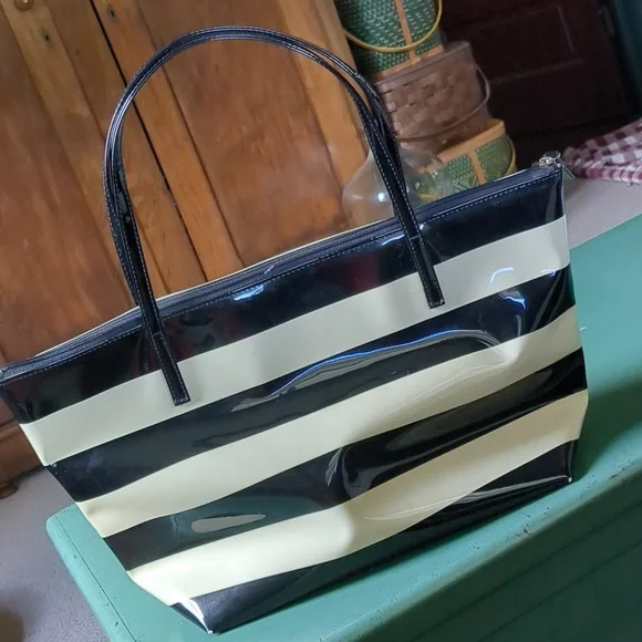 KATE SPADE BLACK & BEIGE PATENT LEATHER BAG - Picture 12 of 16